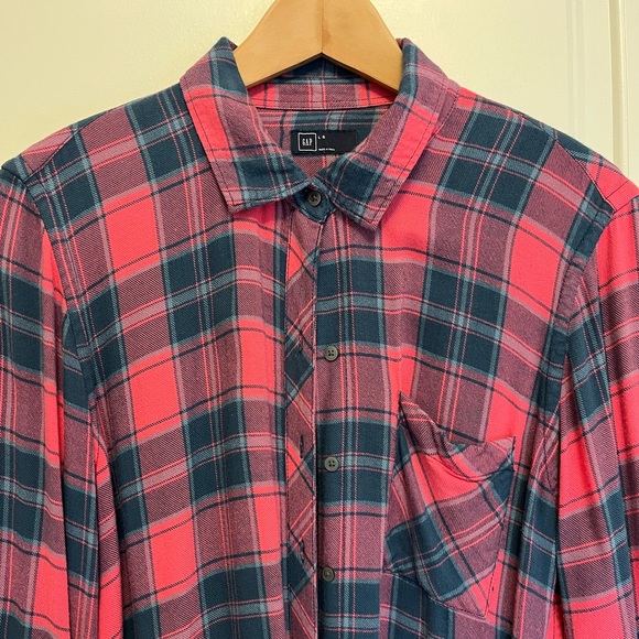 Gap plaid shirt pink and blue size large. - Picture 2 of 5